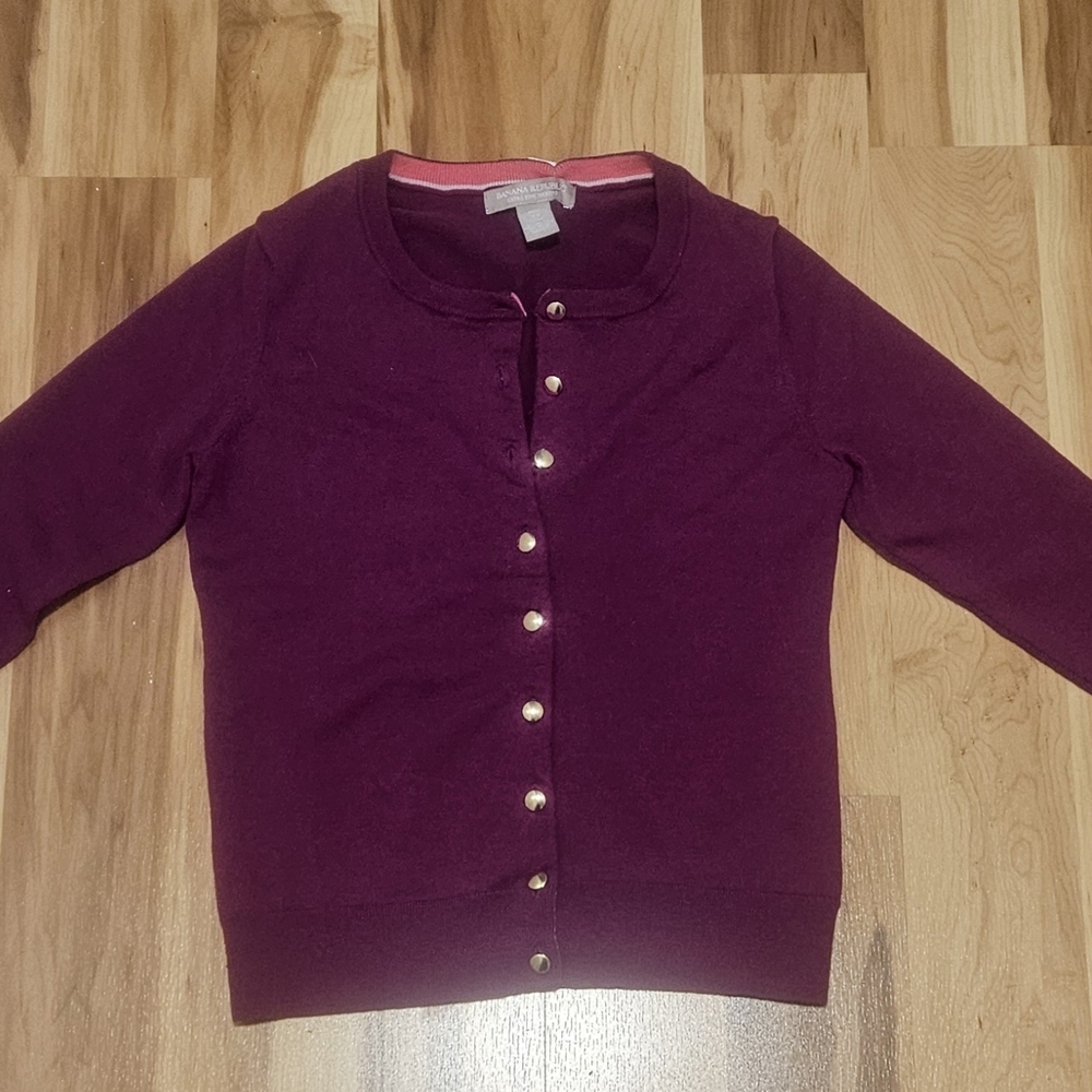 Banana Republic Extra Fine Merino Wool Cardigan Sz XS Berry Jam Color Gold Btns